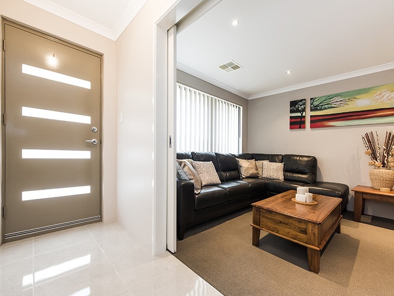 8 Dunk Street, Yanchep WA 6035