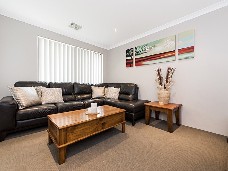 8 Dunk Street, Yanchep WA 6035