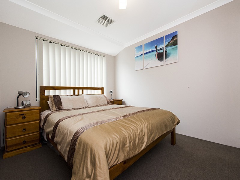 8 Dunk Street, Yanchep WA 6035