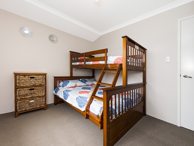 8 Dunk Street, Yanchep WA 6035