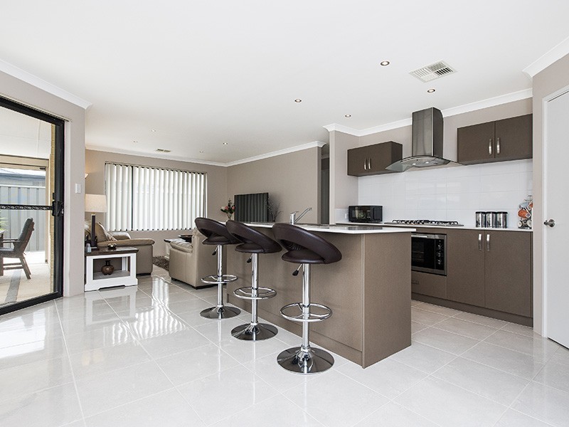 8 Dunk Street, Yanchep WA 6035