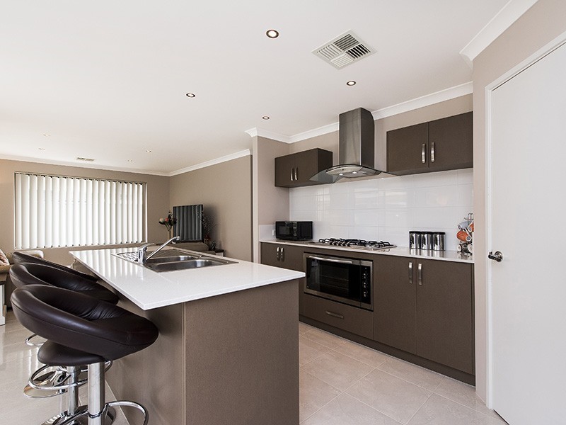 8 Dunk Street, Yanchep WA 6035