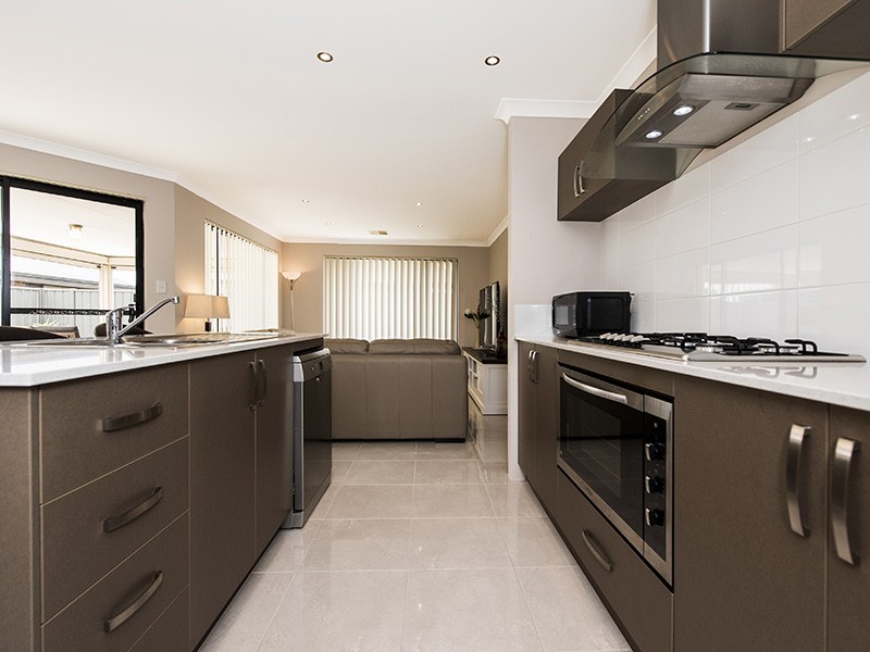 8 Dunk Street, Yanchep WA 6035