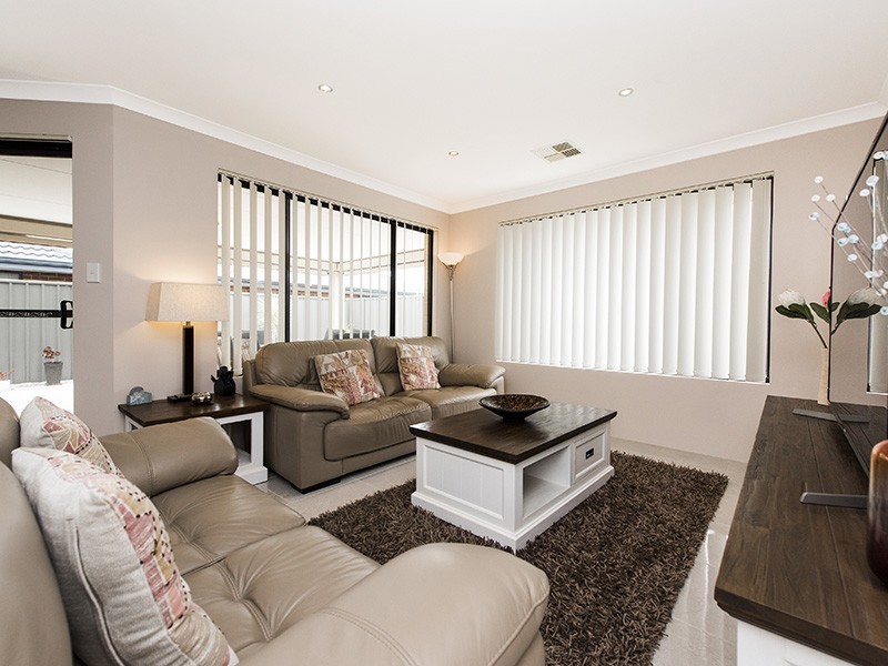 8 Dunk Street, Yanchep WA 6035