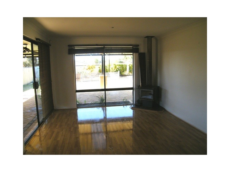 4 Daniel Way, Wanneroo WA 6065
