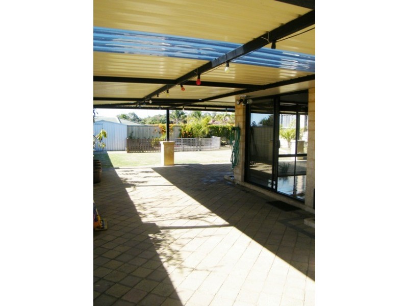 4 Daniel Way, Wanneroo WA 6065