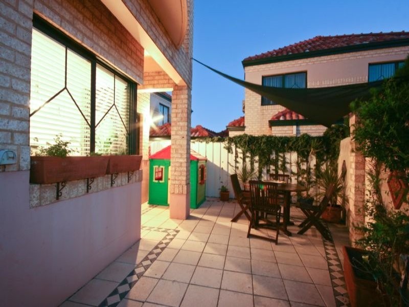 8/62 Broadbeach Blvd, Hillarys WA 6025