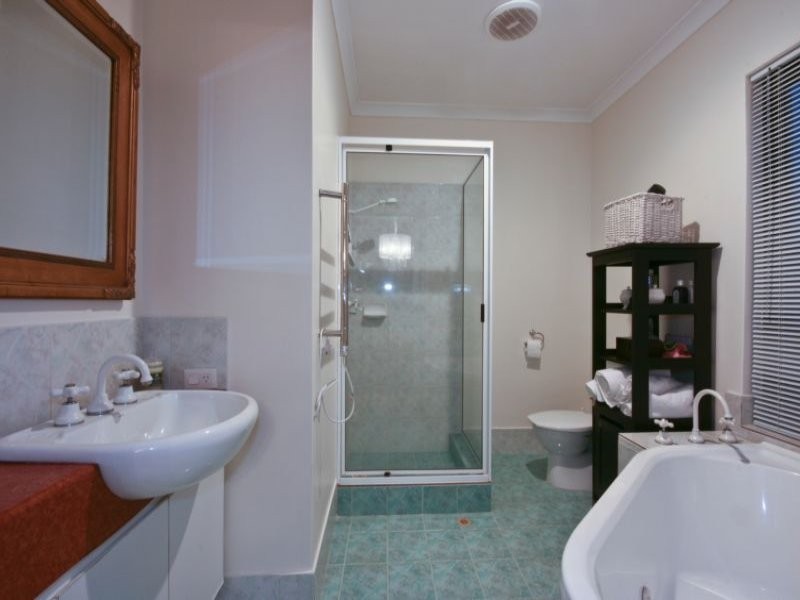 8/62 Broadbeach Blvd, Hillarys WA 6025