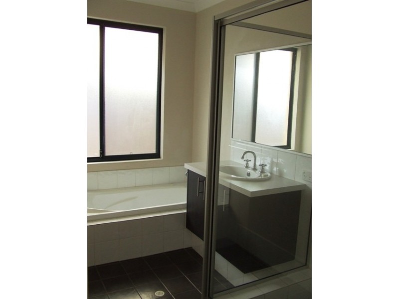 8 Cortona Grove, Sinagra WA 6065