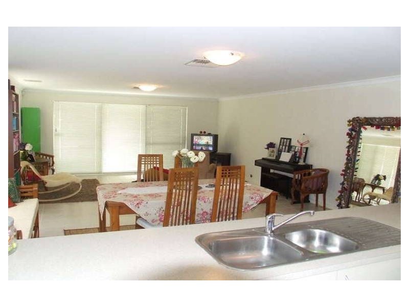 11 Burbanks Elbow, Wanneroo WA 6065