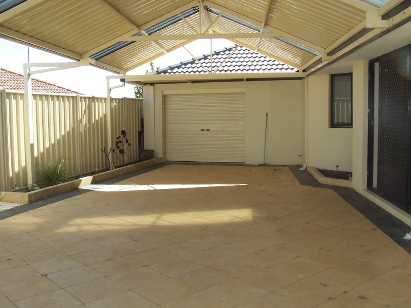 4 Strauss Boulevard, Tapping WA 6065