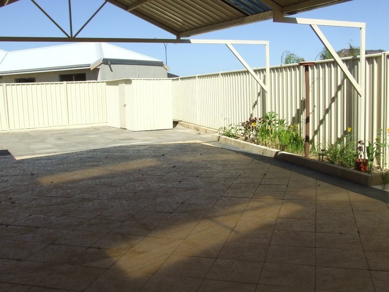 4 Strauss Boulevard, Tapping WA 6065