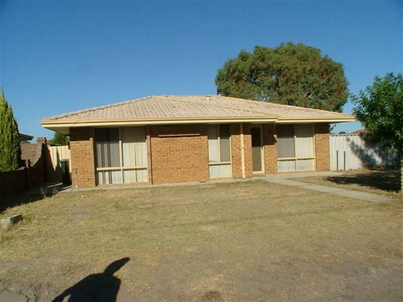 2 Flamingo Trail, Ballajura WA 6066