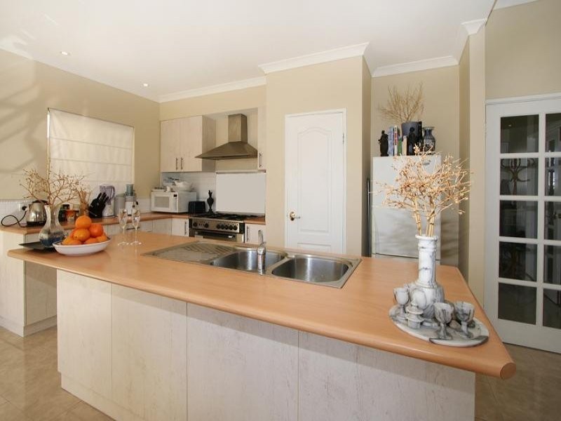 32 Azzuro Crescent, Hillarys WA 6025