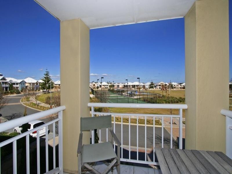 32 Azzuro Crescent, Hillarys WA 6025