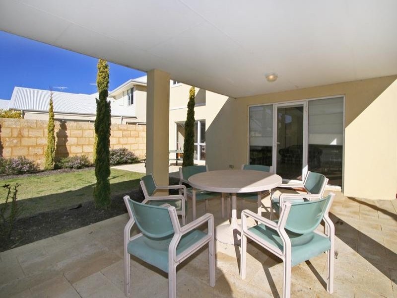 32 Azzuro Crescent, Hillarys WA 6025