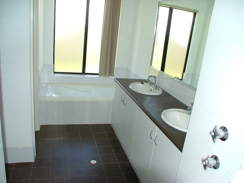 16  Waminda Way, Darch WA 6065