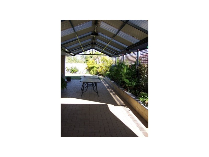 6 Woodbine Loop, Tapping WA 6065