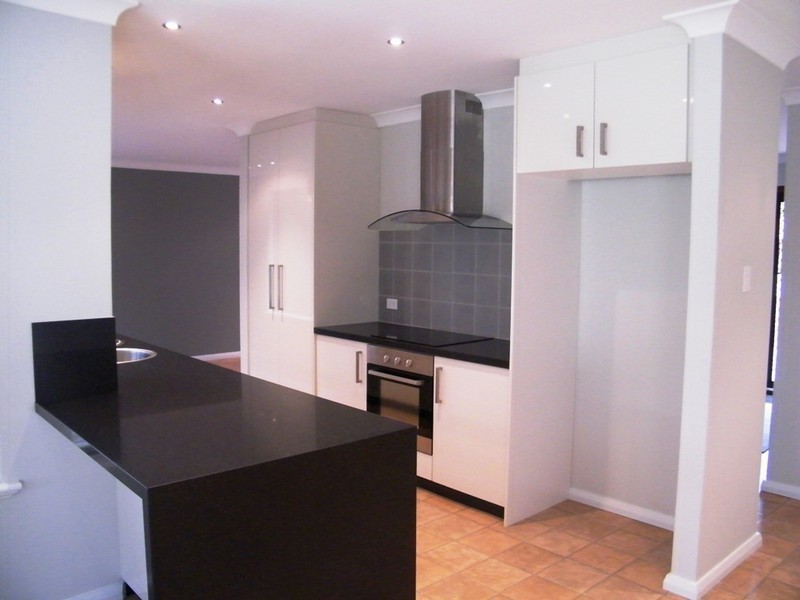 4 Dandaloo Crescent, Wanneroo WA 6065