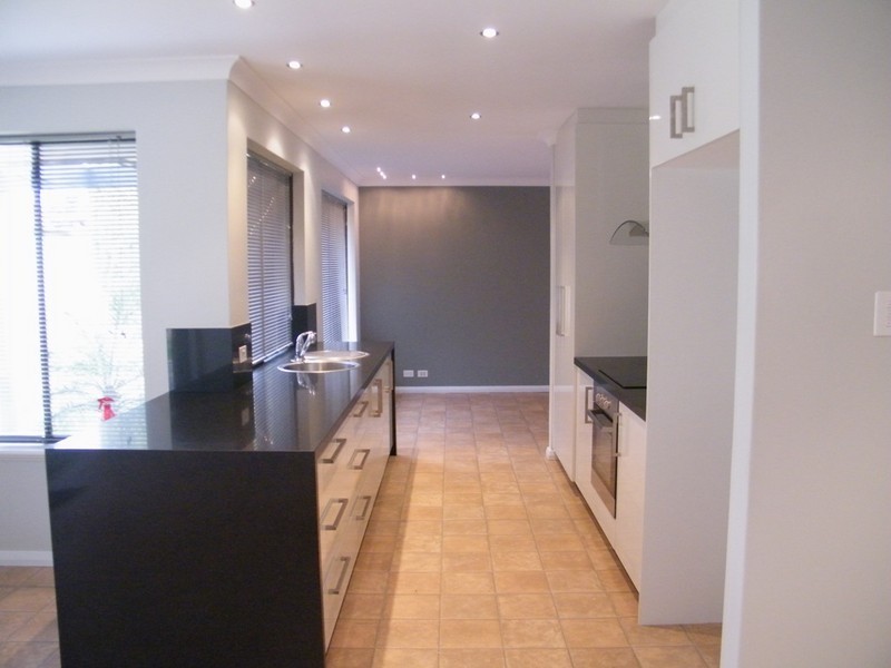 4 Dandaloo Crescent, Wanneroo WA 6065