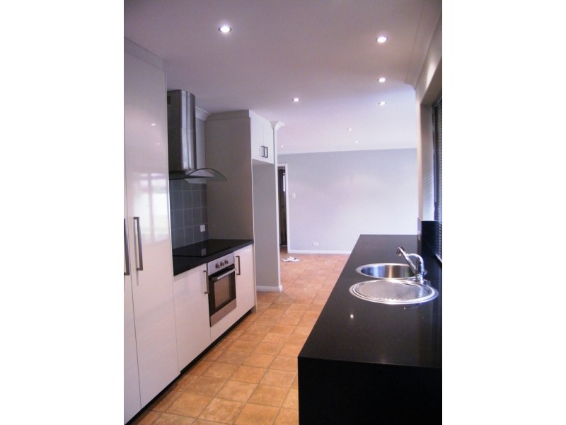 4 Dandaloo Crescent, Wanneroo WA 6065