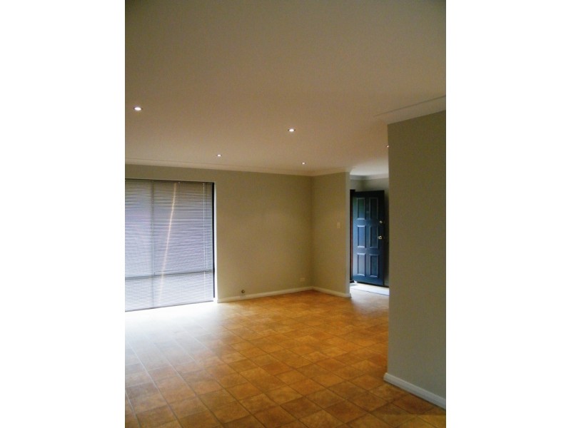 4 Dandaloo Crescent, Wanneroo WA 6065