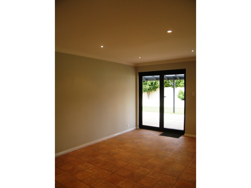 4 Dandaloo Crescent, Wanneroo WA 6065