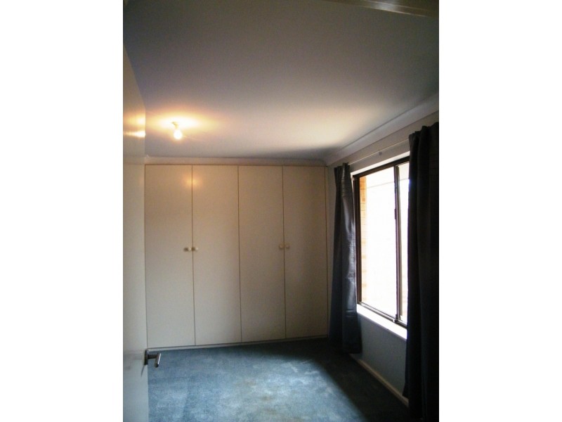 4 Dandaloo Crescent, Wanneroo WA 6065