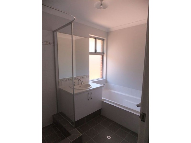 5 Vandia Pass, Madeley WA 6065