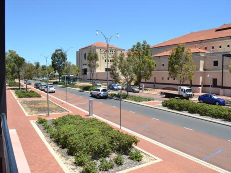 1/176 Lakeside Drive, Joondalup WA 6027