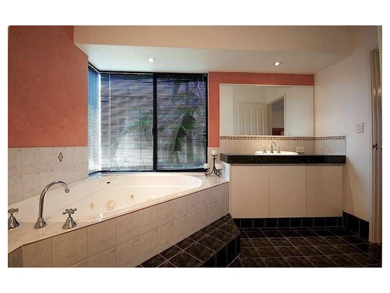 35 Galveston Loop, Iluka WA 6028