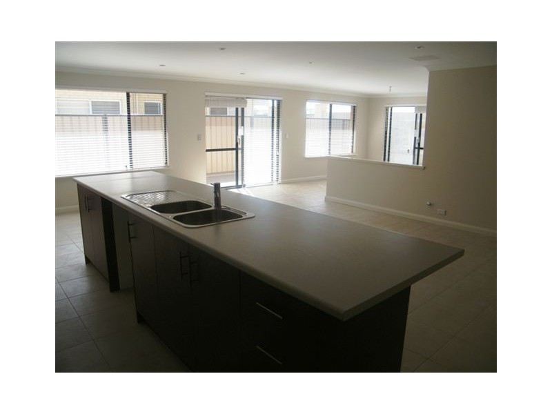 9 Vancouver Pde, Hocking WA 6065