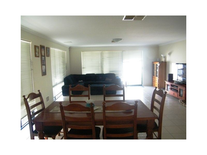 11 Burbanks Elbow, Wanneroo WA 6065