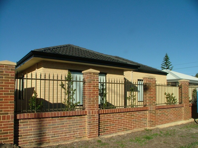 21 Fairvale Bend, Madeley WA 6065