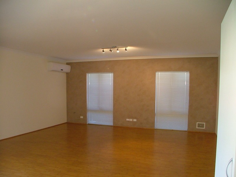 21 Fairvale Bend, Madeley WA 6065