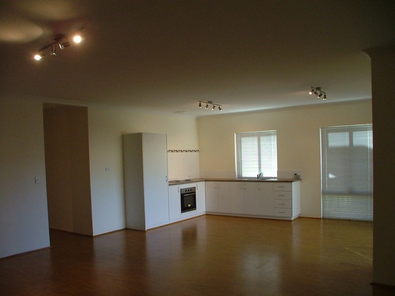 21 Fairvale Bend, Madeley WA 6065