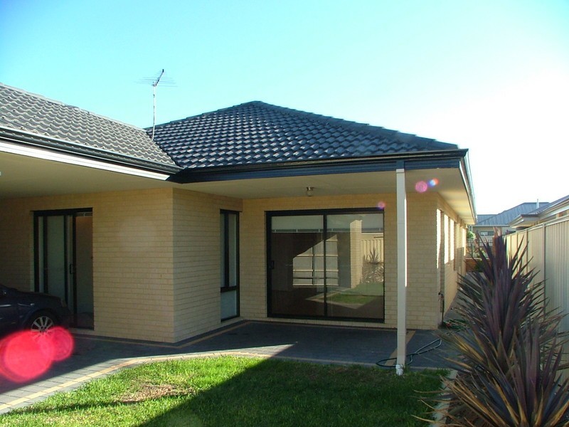 21 Fairvale Bend, Madeley WA 6065