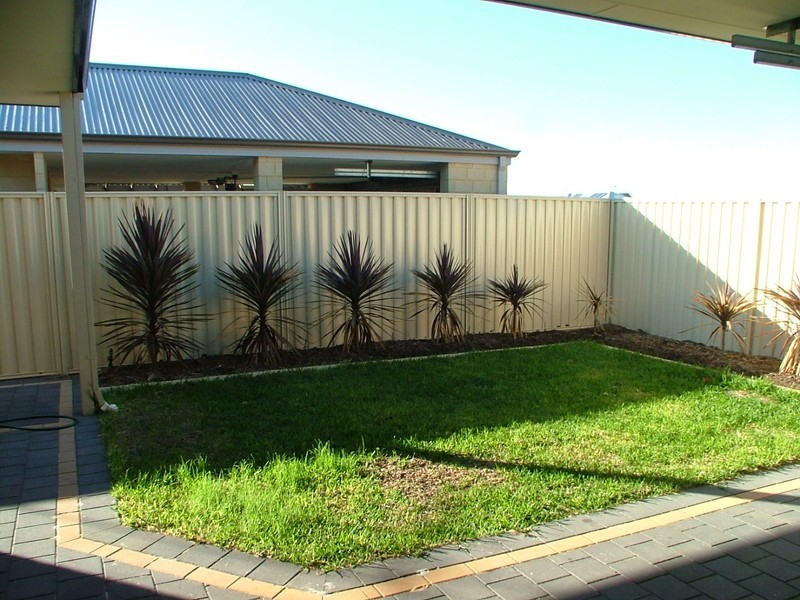 21 Fairvale Bend, Madeley WA 6065