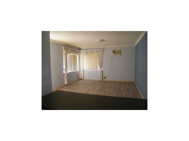 8 Lindway Street, Balga WA 6061