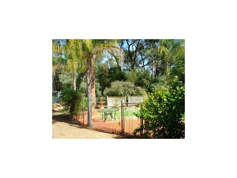 33 Bushland Retreat, Carramar WA 6031