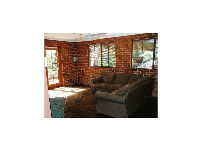 33 Bushland Retreat, Carramar WA 6031