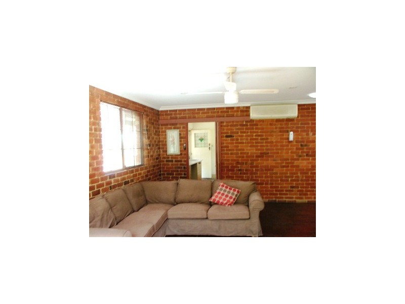 33 Bushland Retreat, Carramar WA 6031