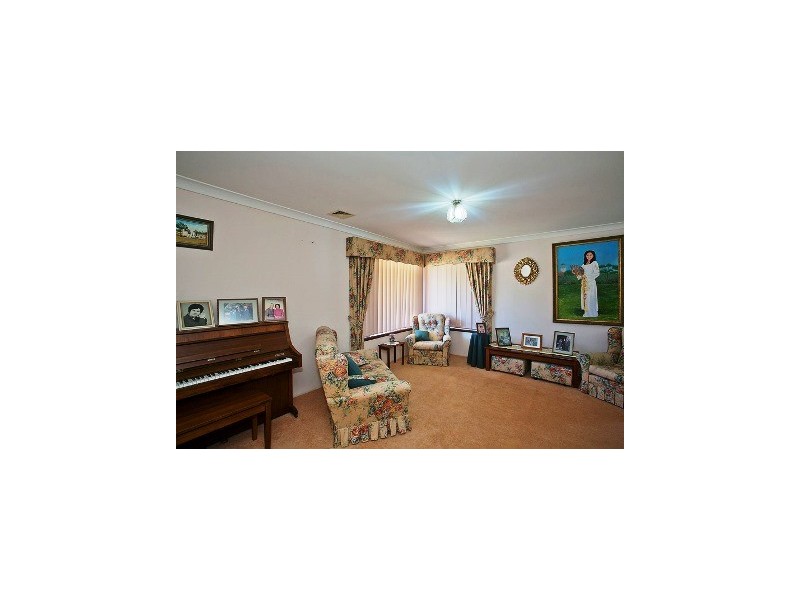 8 Pinnelli Road, Wanneroo WA 6065