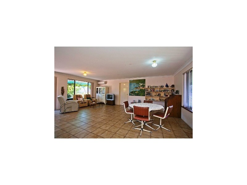 8 Pinnelli Road, Wanneroo WA 6065