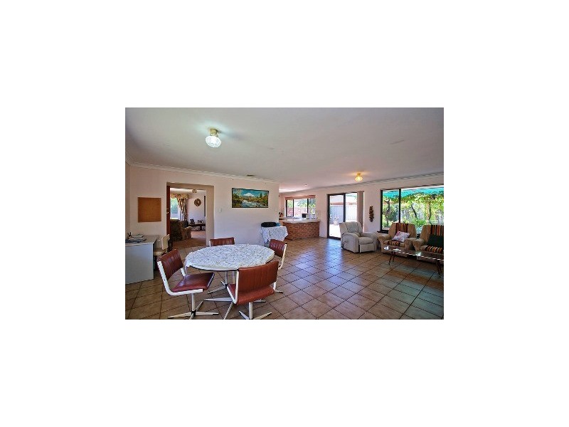 8 Pinnelli Road, Wanneroo WA 6065