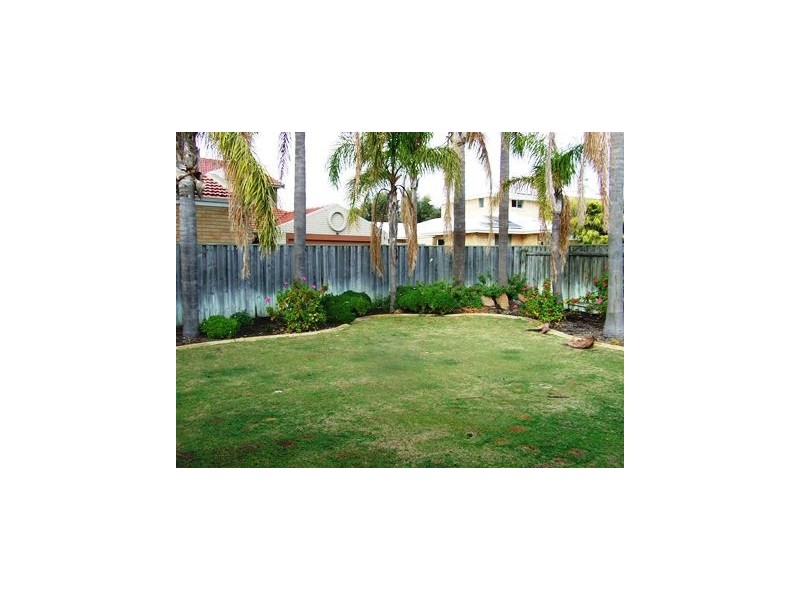 15 Crossland Place, Hillarys WA 6025