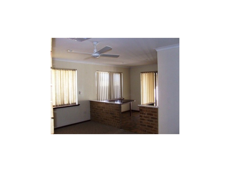 8 Greenhill Court, Kallaroo WA 6025