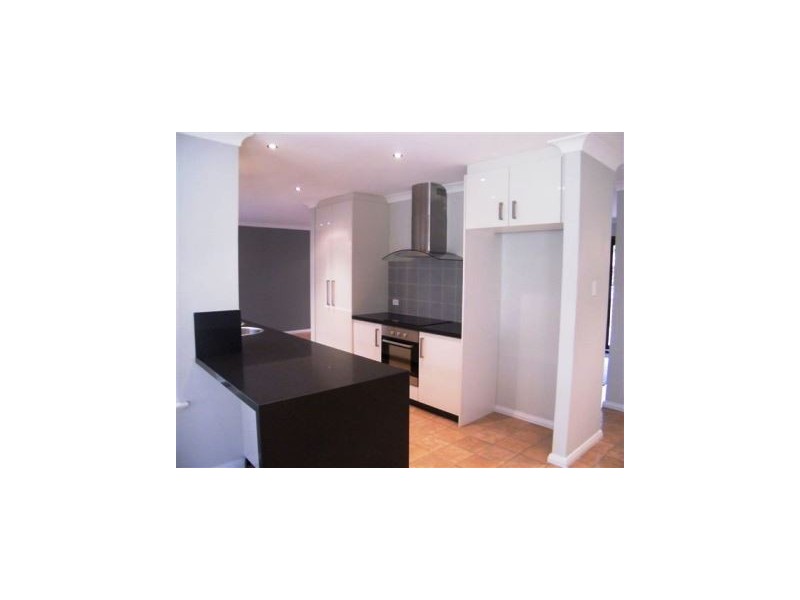 4 Dandaloo Crescent, Wanneroo WA 6065