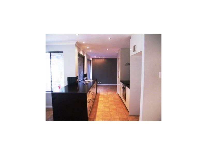 4 Dandaloo Crescent, Wanneroo WA 6065