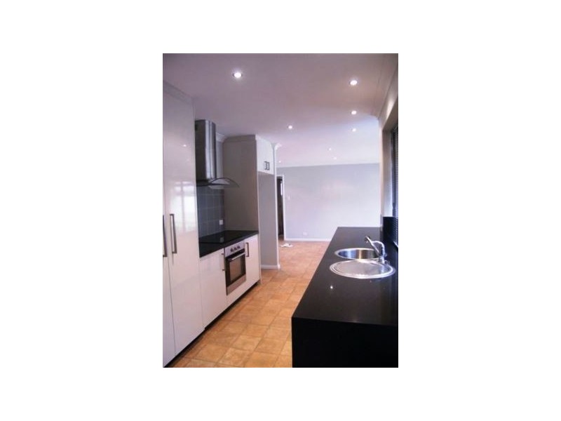 4 Dandaloo Crescent, Wanneroo WA 6065